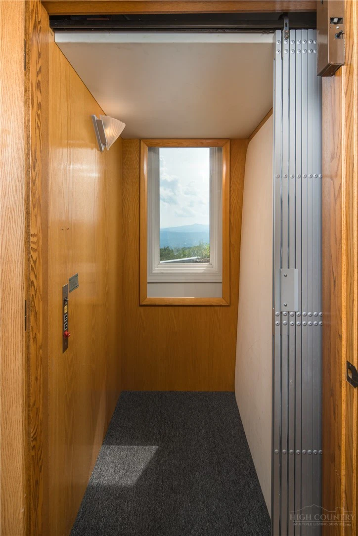 Image number 5 for the current listing