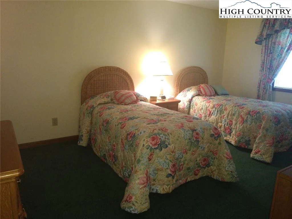 Image number 5 for the current listing