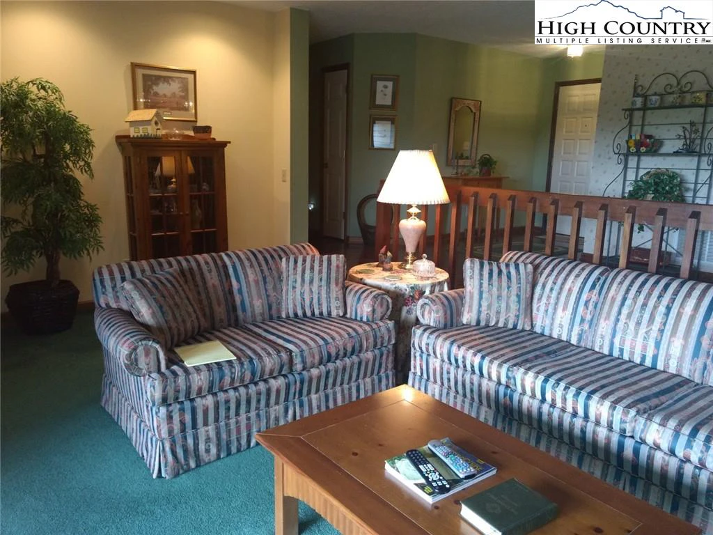 Image number 8 for the current listing