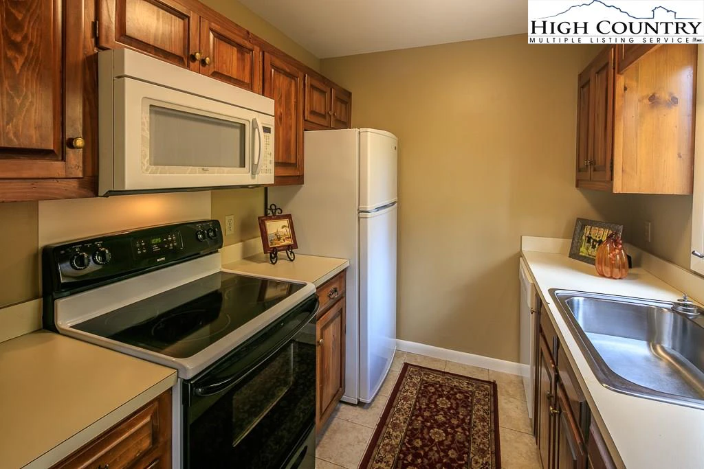 Image number 2 for the current listing