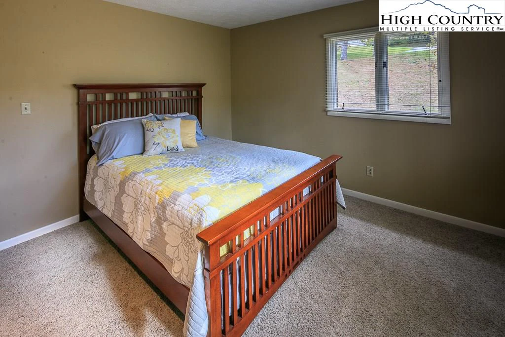 Image number 7 for the current listing