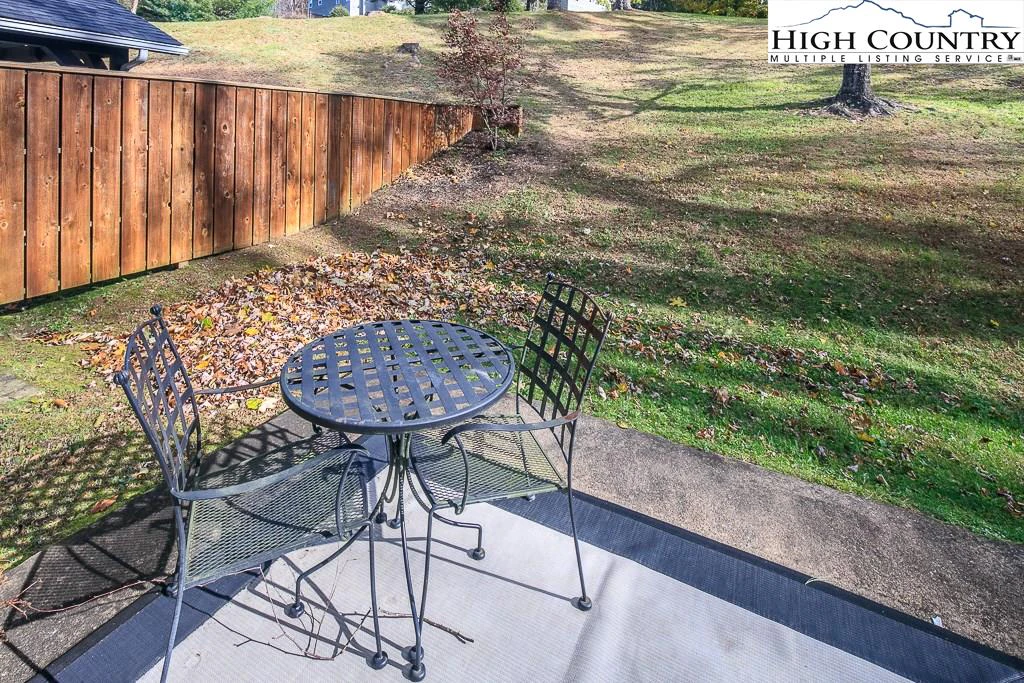 Image number 4 for the current listing