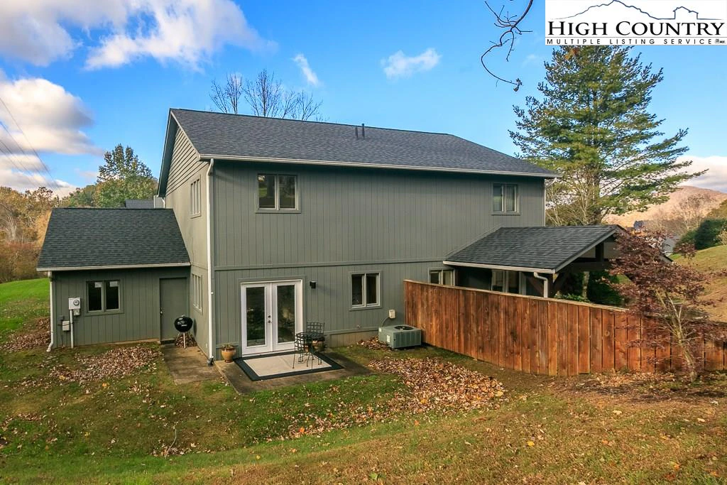 Image number 3 for the current listing