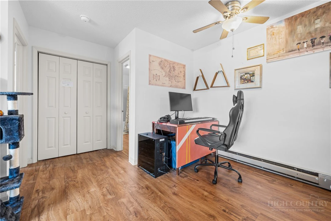 Image number 16 for the current listing