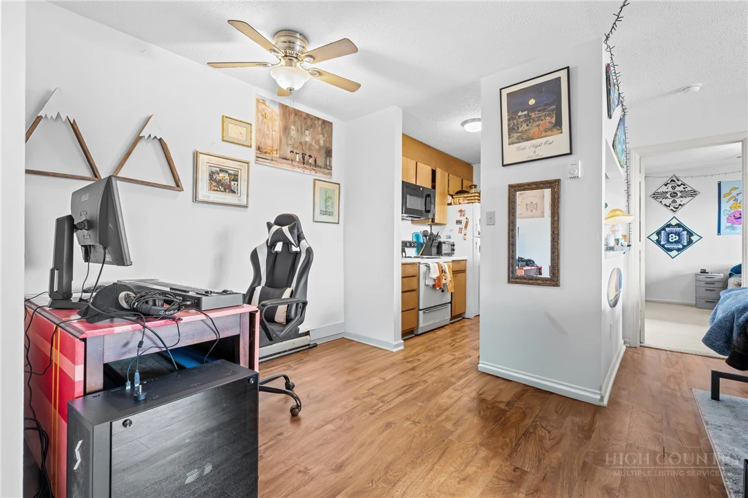 Image number 15 for the current listing