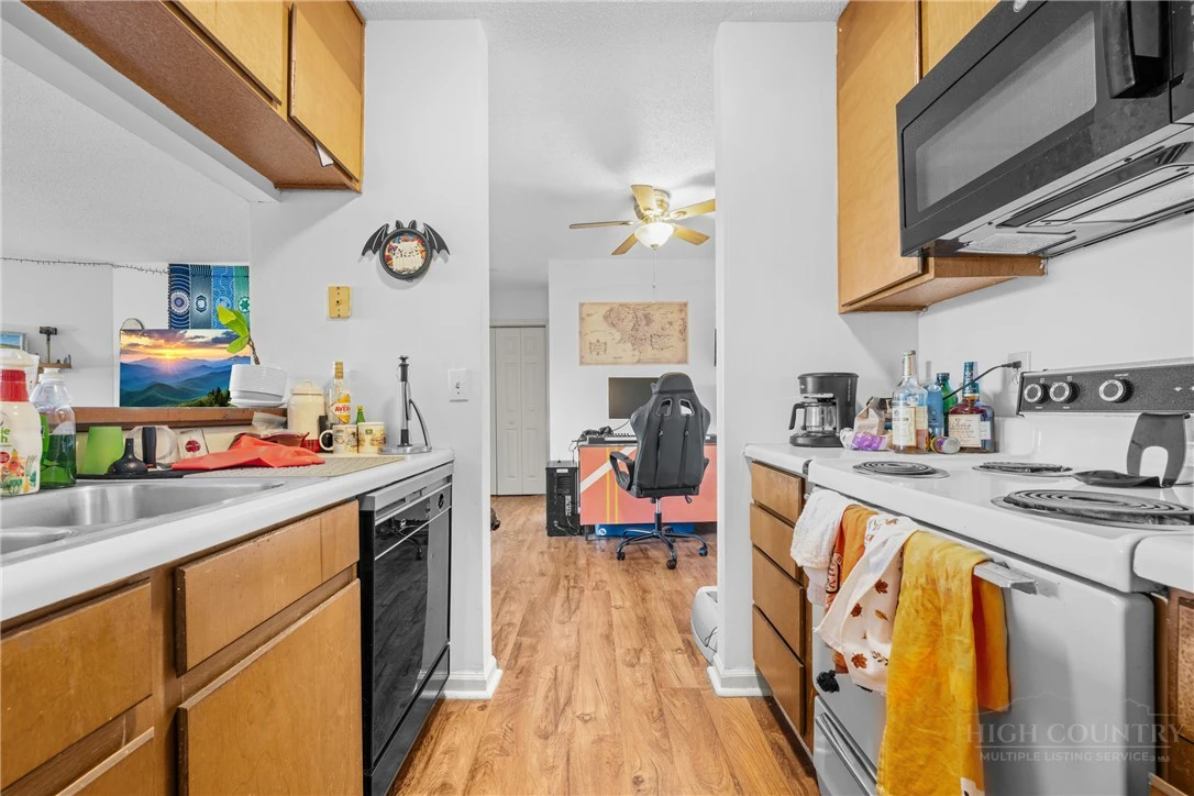 Image number 2 for the current listing