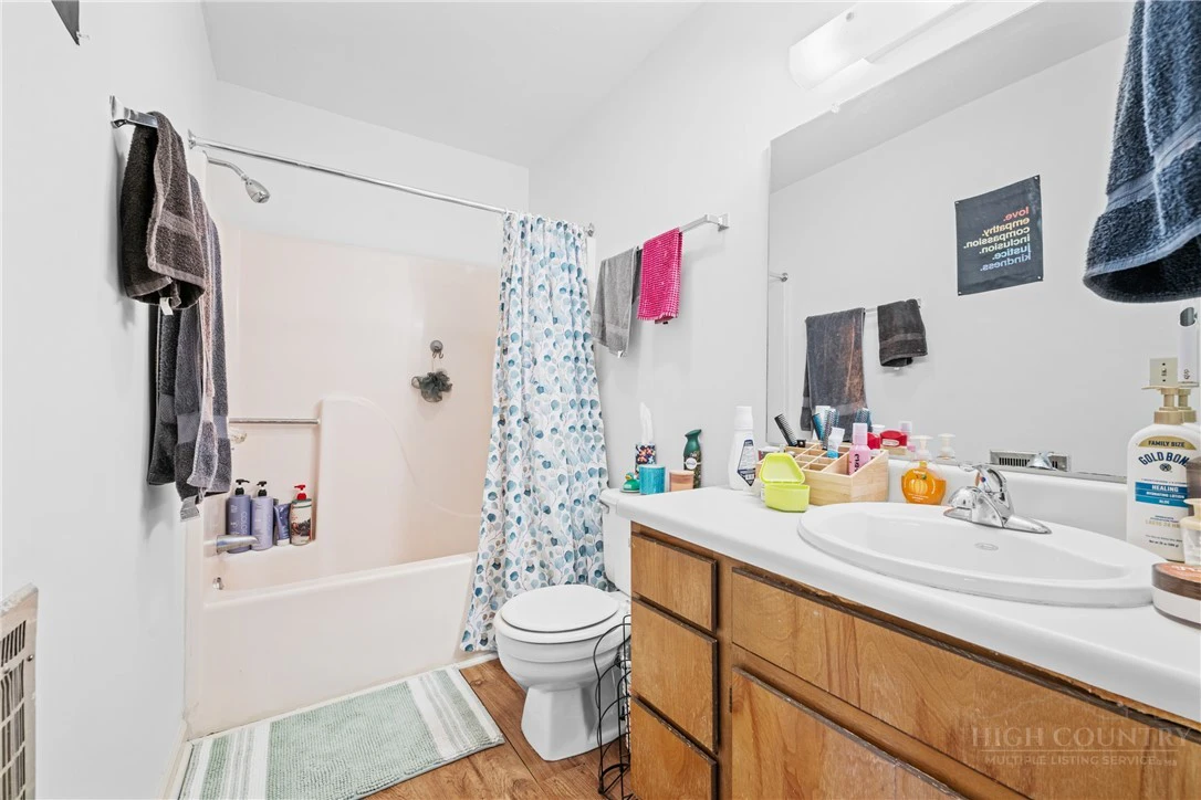 Image number 10 for the current listing