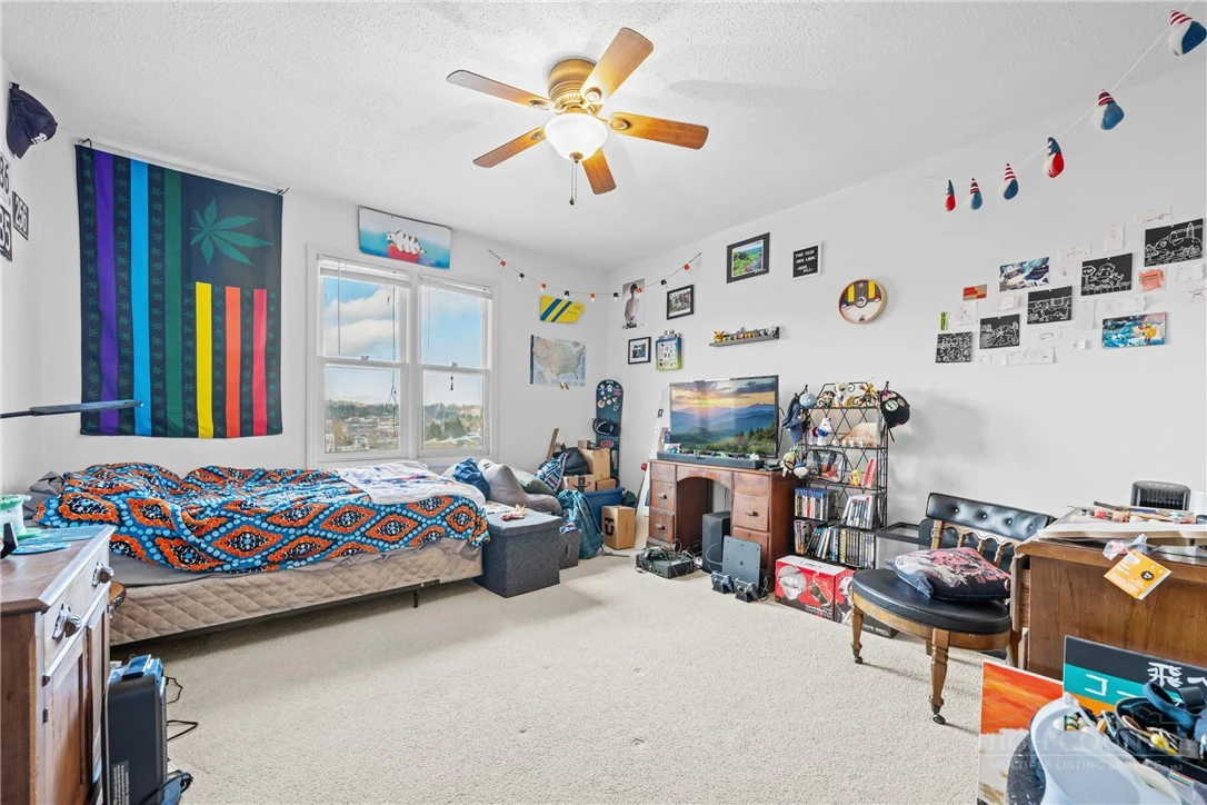 Image number 8 for the current listing