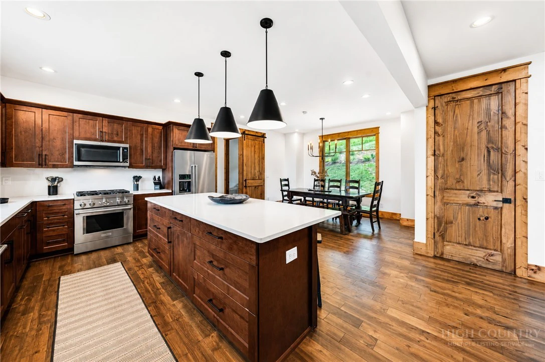 Image number 12 for the current listing