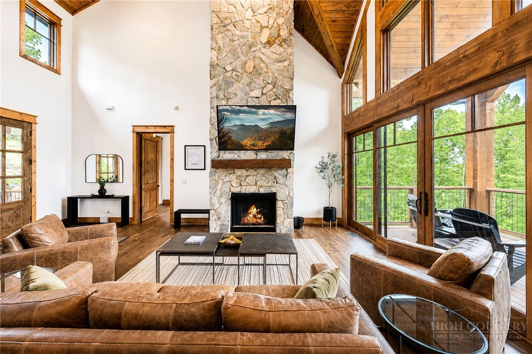 Image number 11 for the current listing