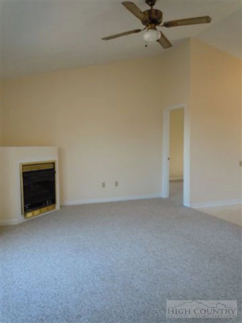 Image number 3 for the current listing