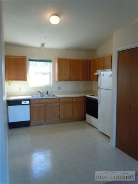 Image number 5 for the current listing