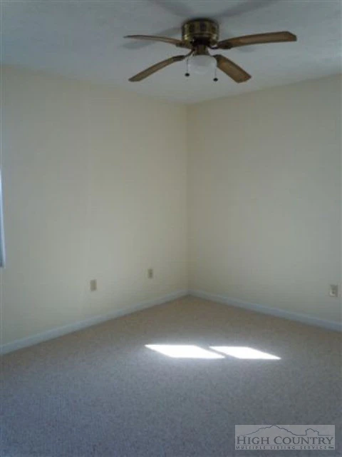 Image number 11 for the current listing