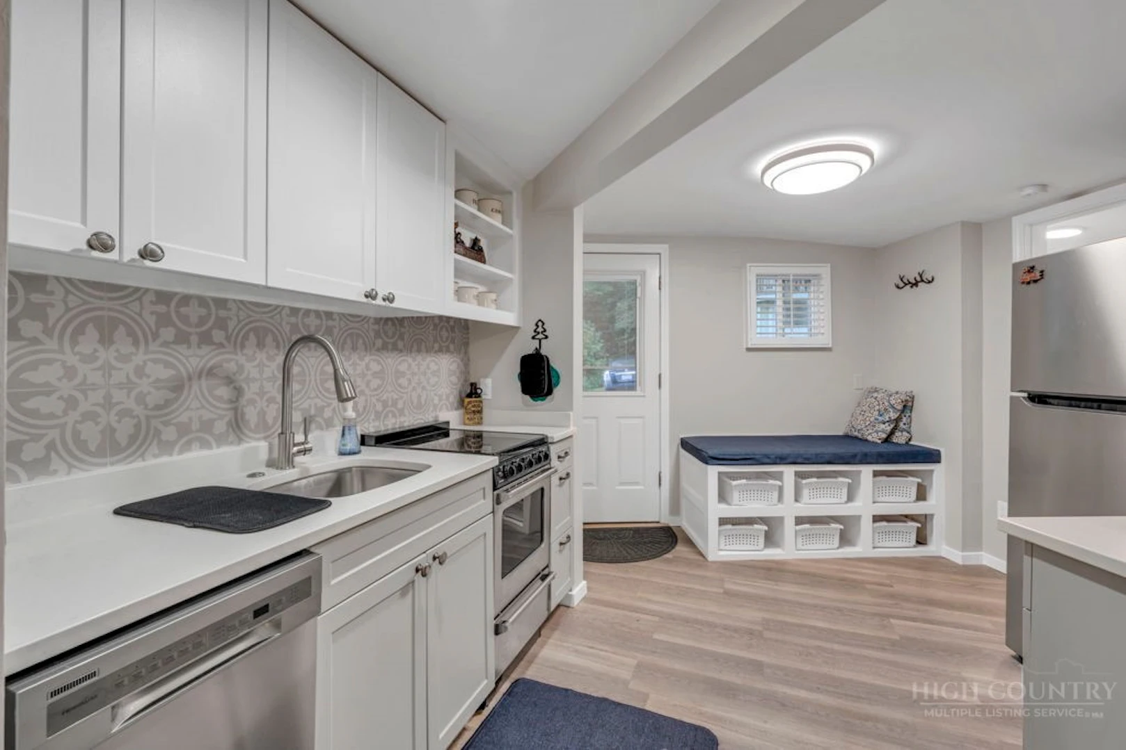 Image number 3 for the current listing
