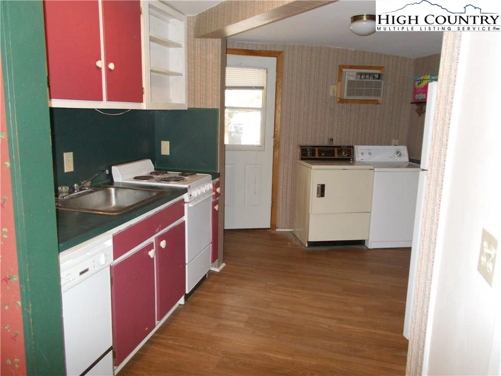 Image number 4 for the current listing