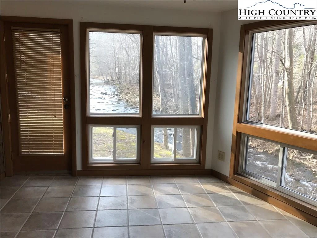 Image number 6 for the current listing