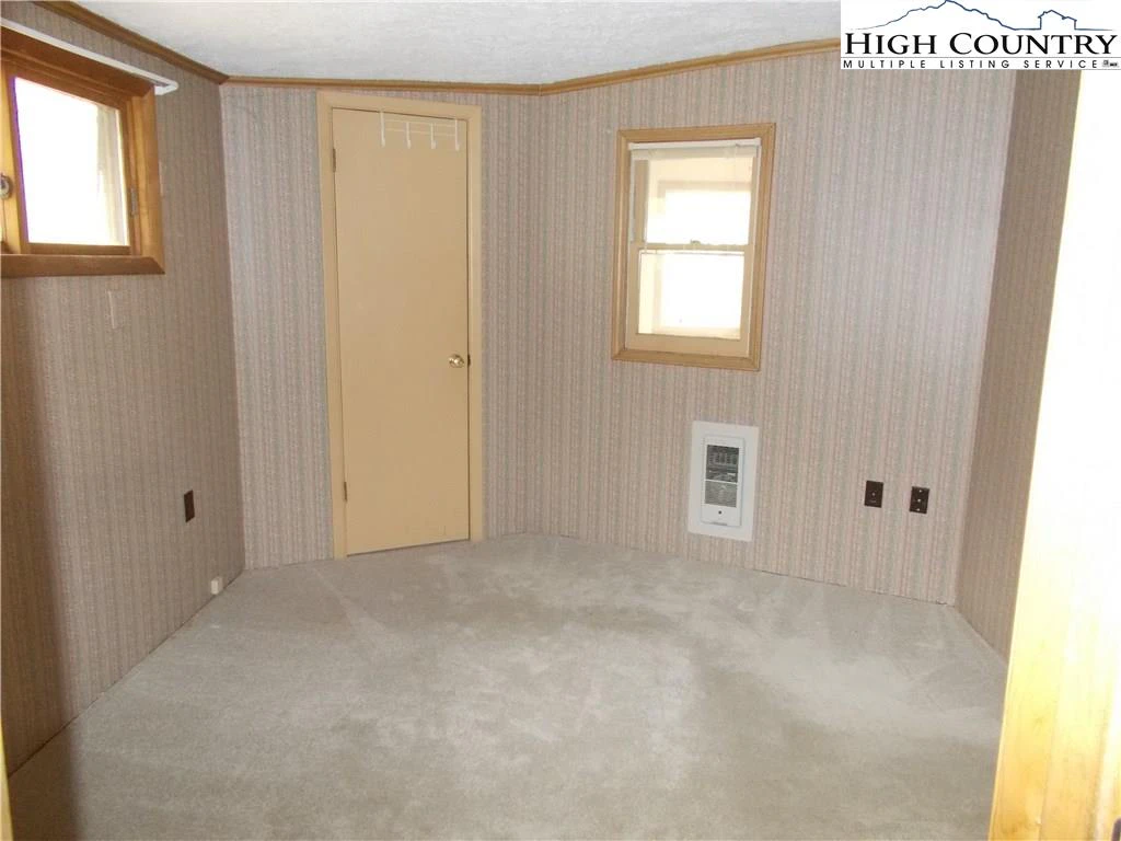 Image number 7 for the current listing