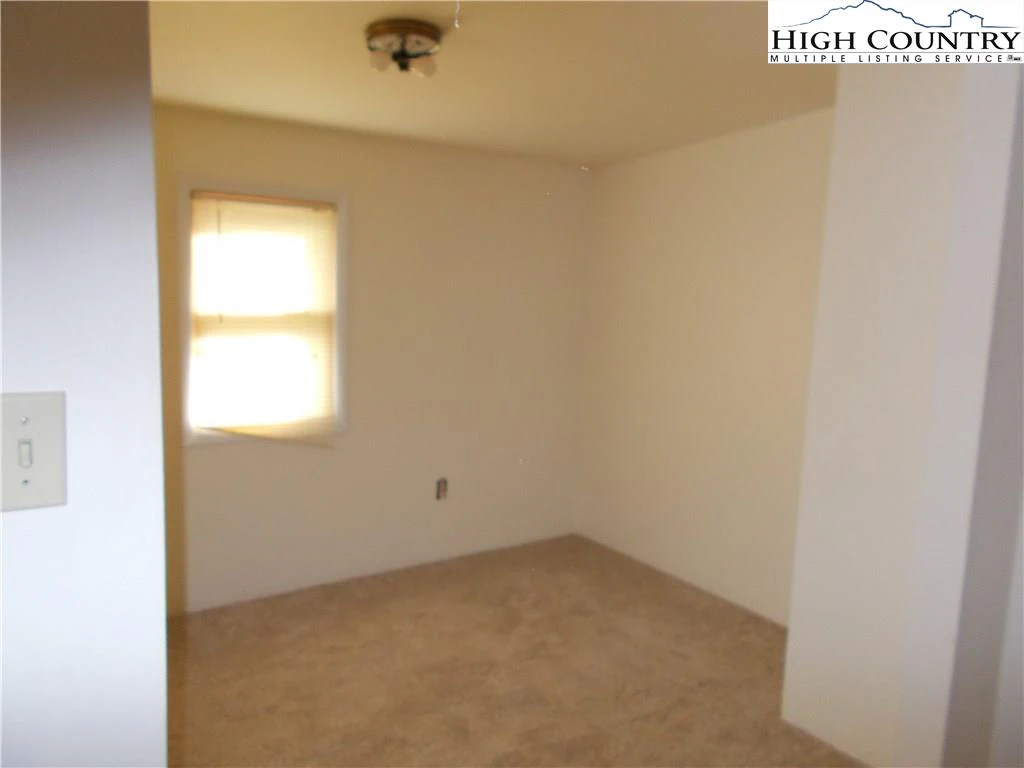 Image number 8 for the current listing