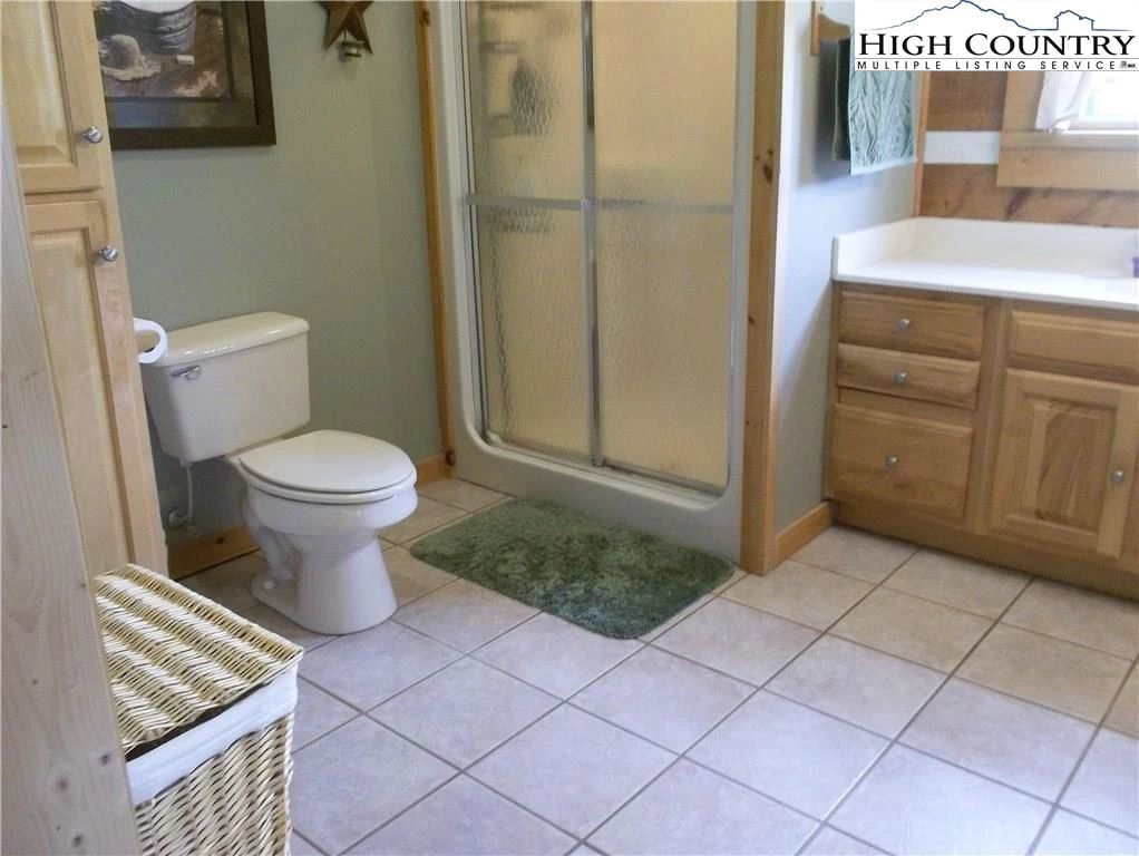 Image number 11 for the current listing