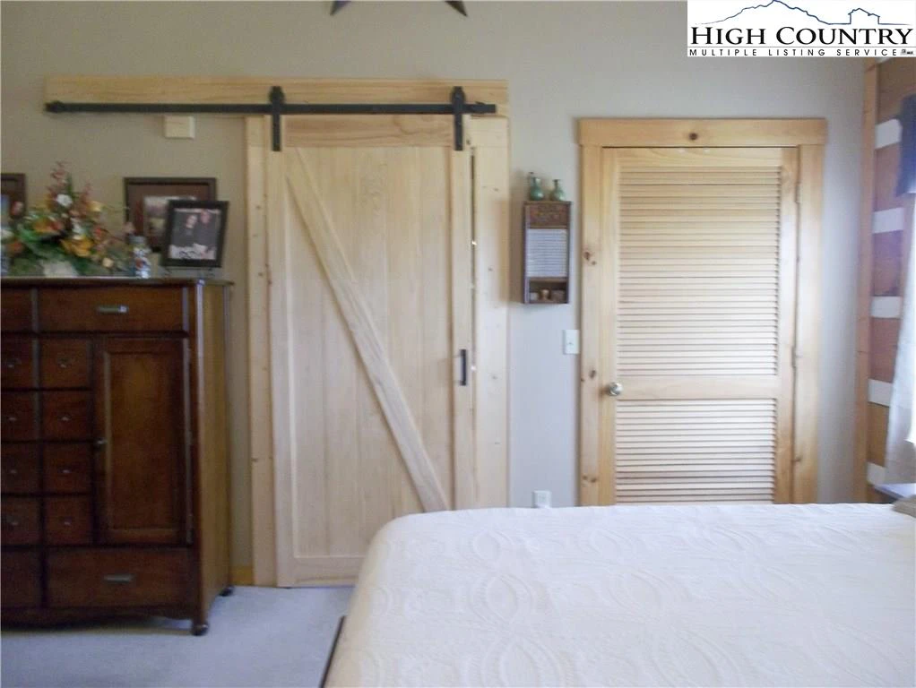 Image number 3 for the current listing