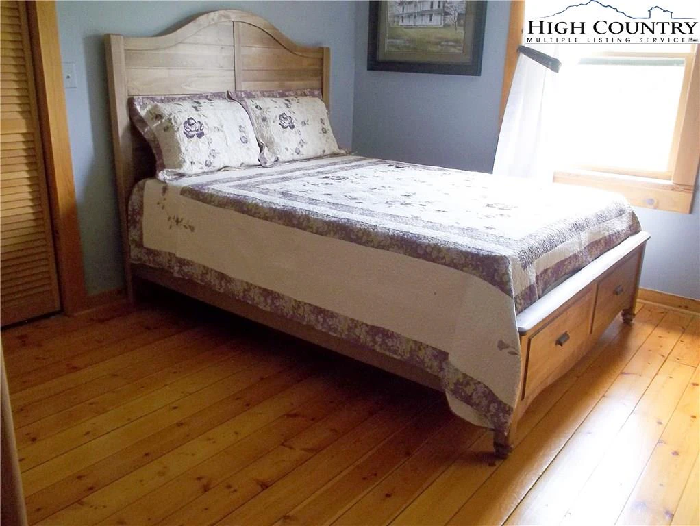 Image number 12 for the current listing