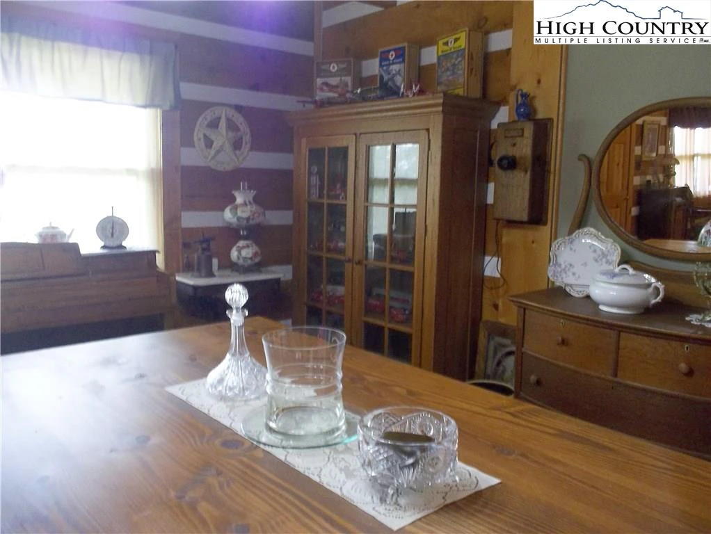 Image number 13 for the current listing