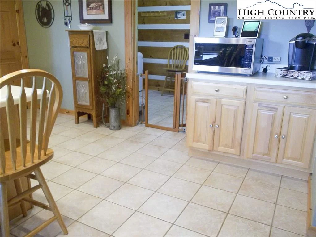 Image number 17 for the current listing