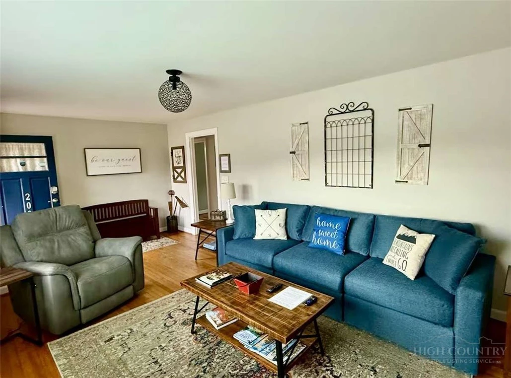 Image number 11 for the current listing