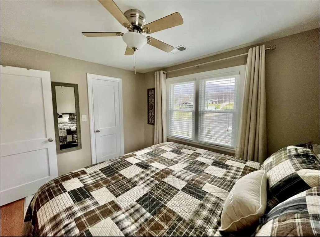 Image number 16 for the current listing