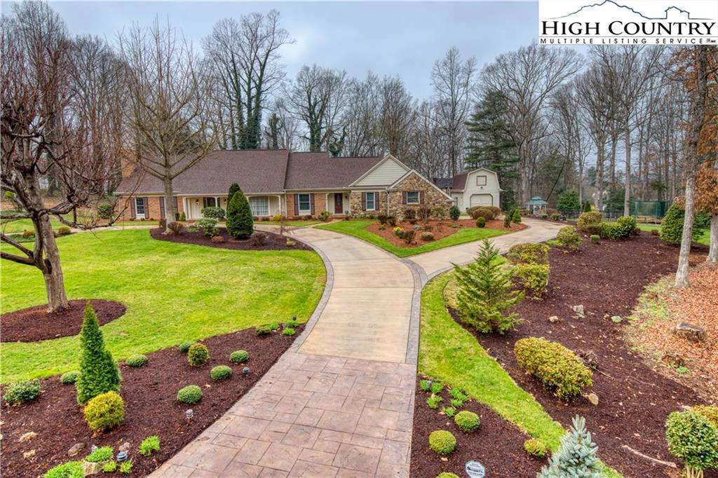 Image number 1 for the current listing