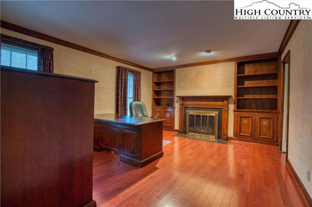 Image number 3 for the current listing