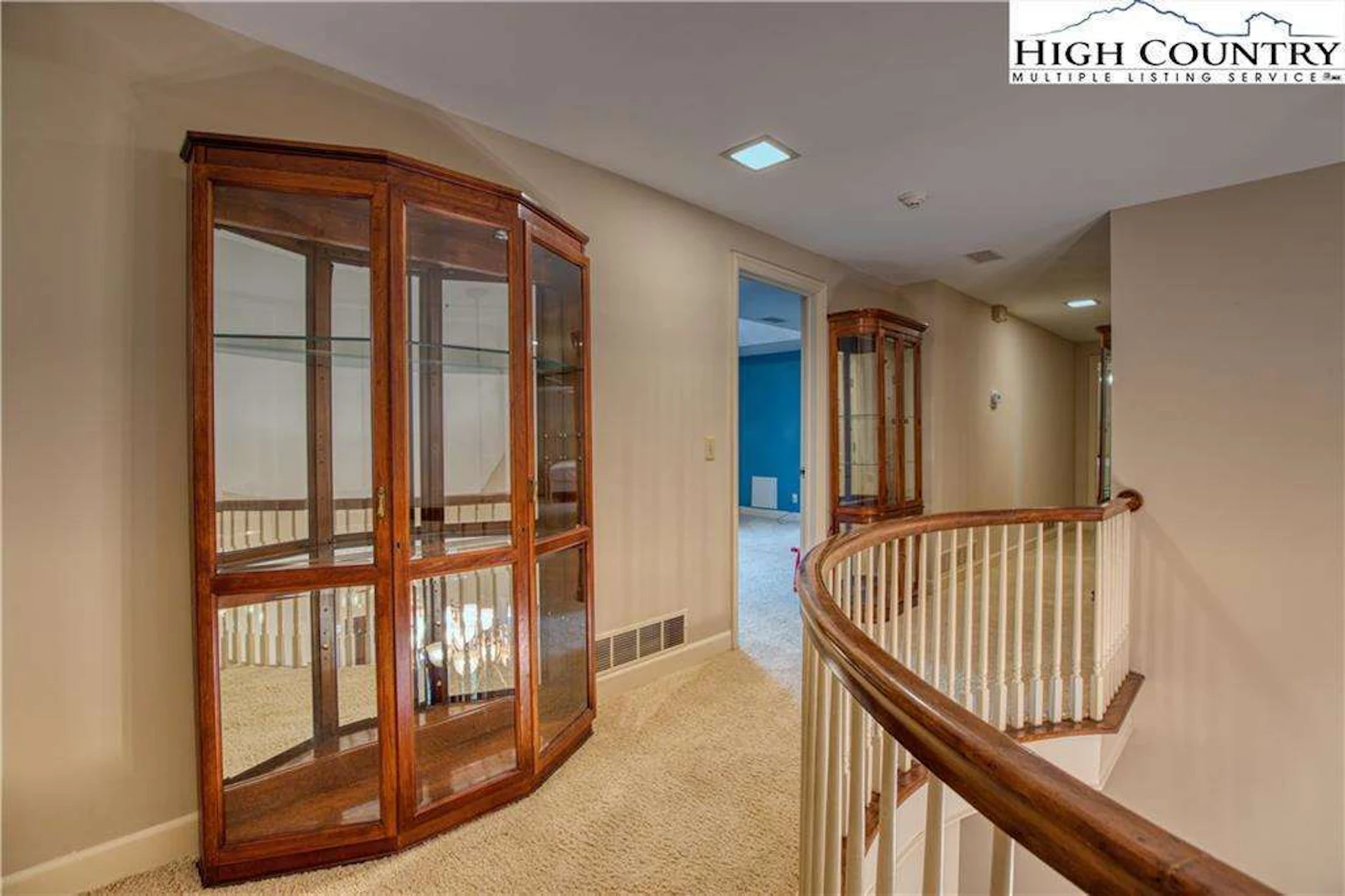 Image number 4 for the current listing