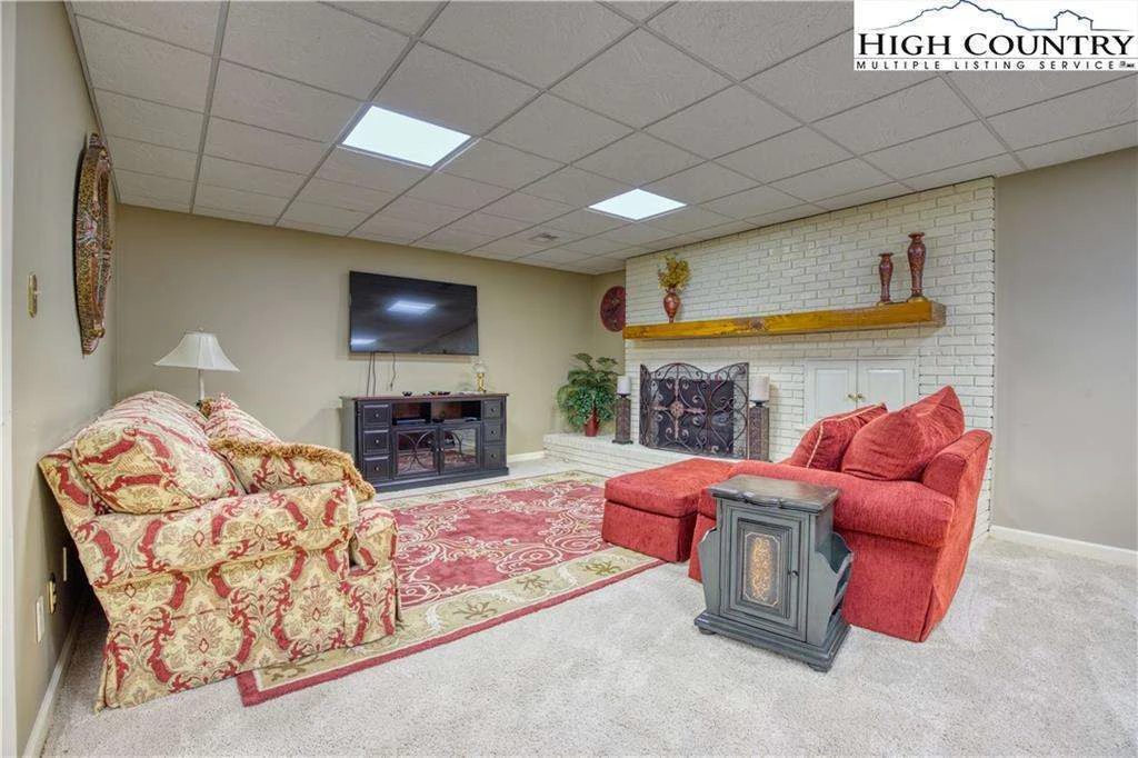 Image number 8 for the current listing