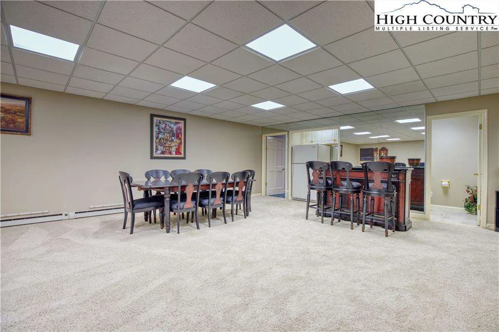 Image number 9 for the current listing