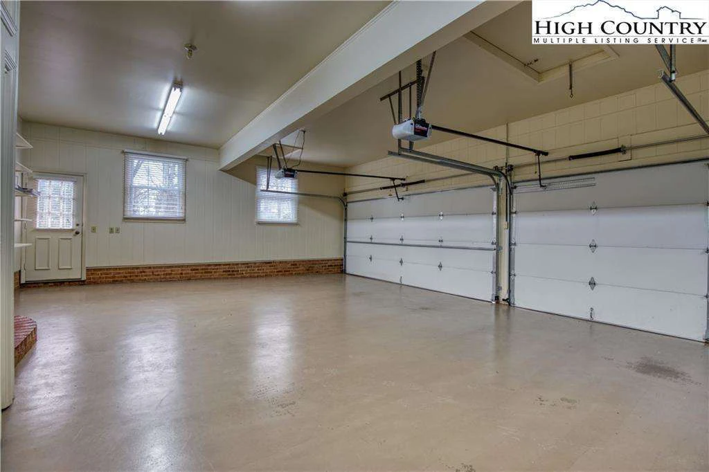 Image number 11 for the current listing