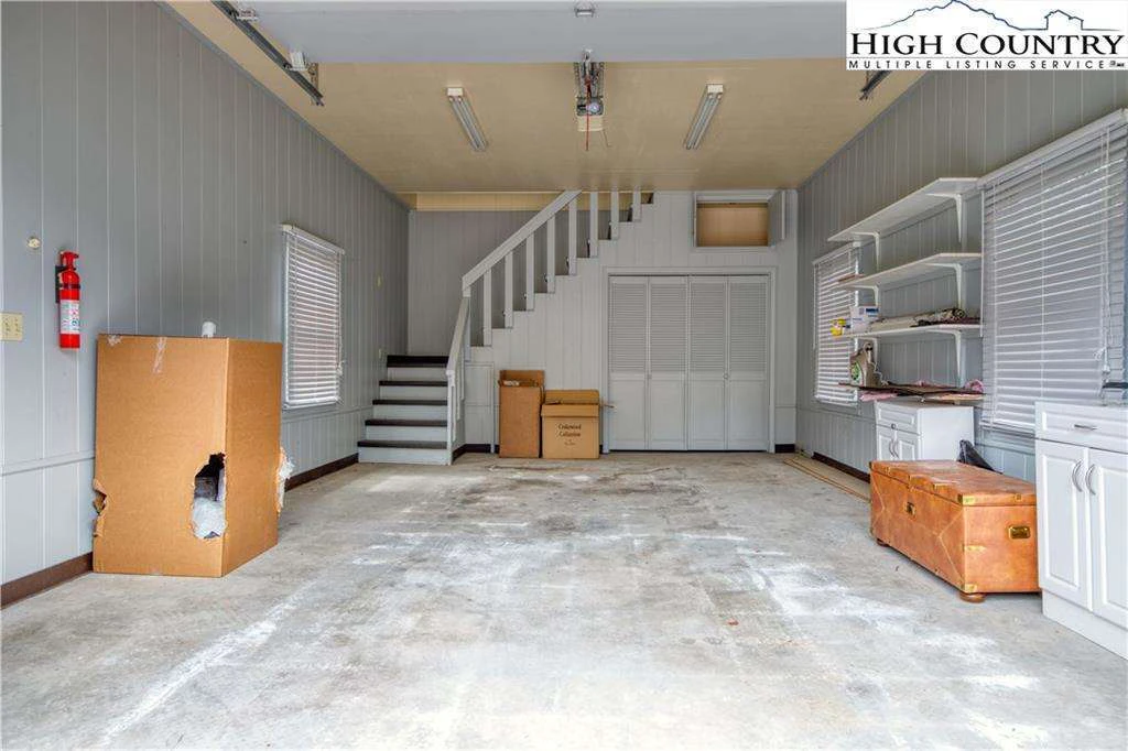 Image number 12 for the current listing