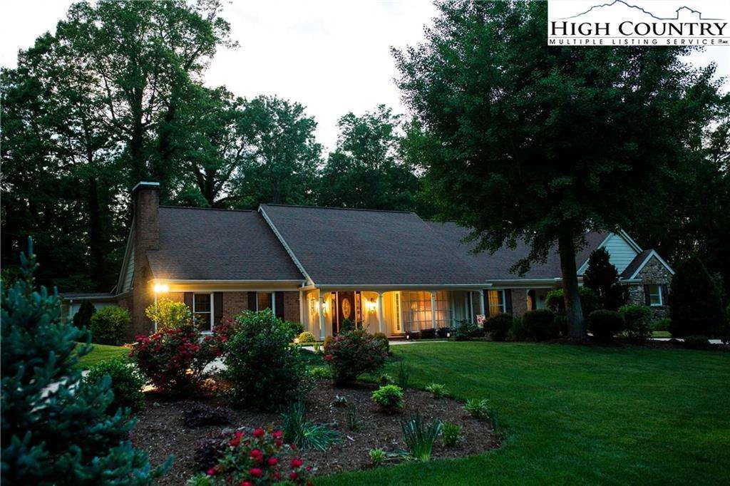 Image number 14 for the current listing
