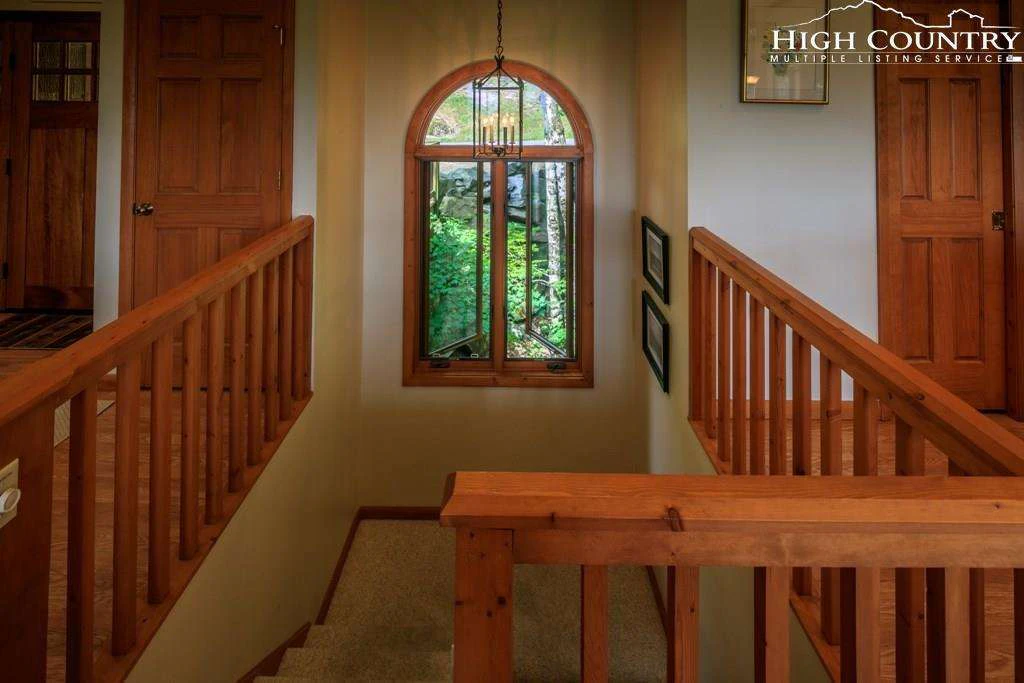Image number 5 for the current listing
