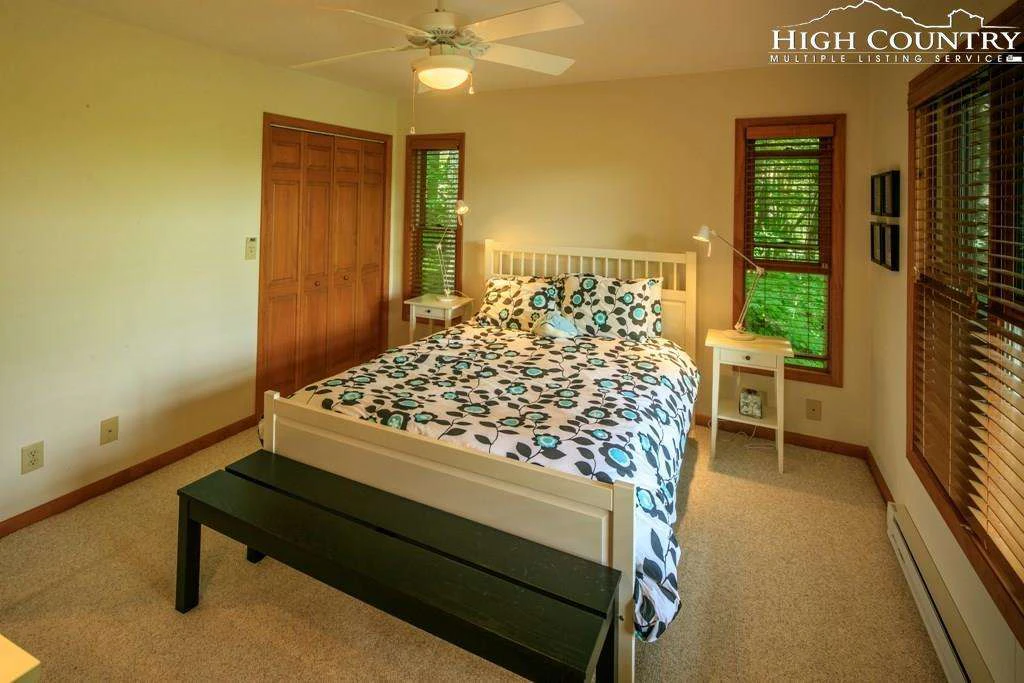 Image number 8 for the current listing
