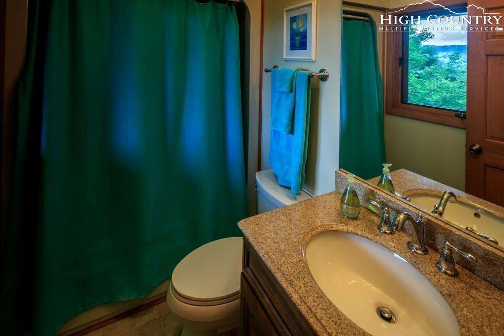 Image number 9 for the current listing