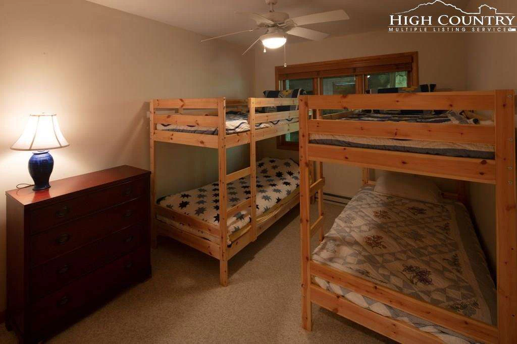 Image number 2 for the current listing