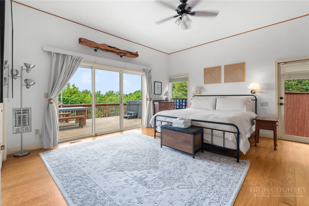 Image number 12 for the current listing