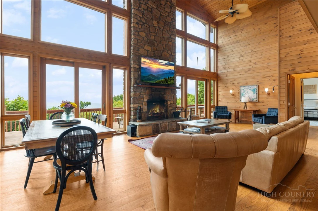 Image number 8 for the current listing