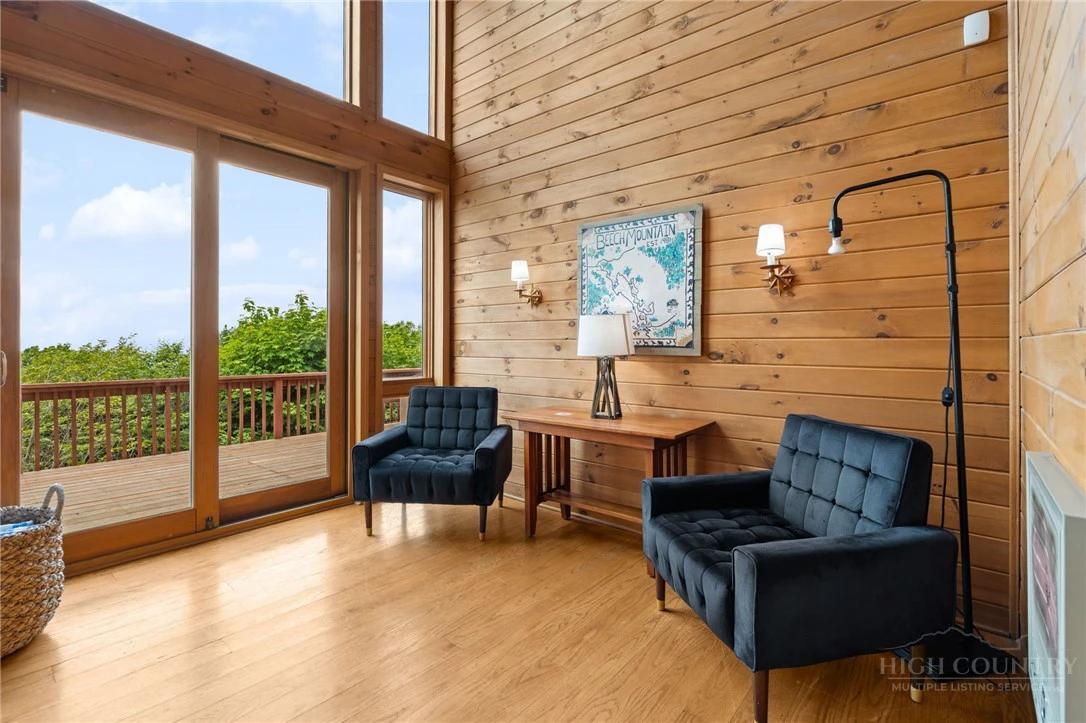 Image number 9 for the current listing