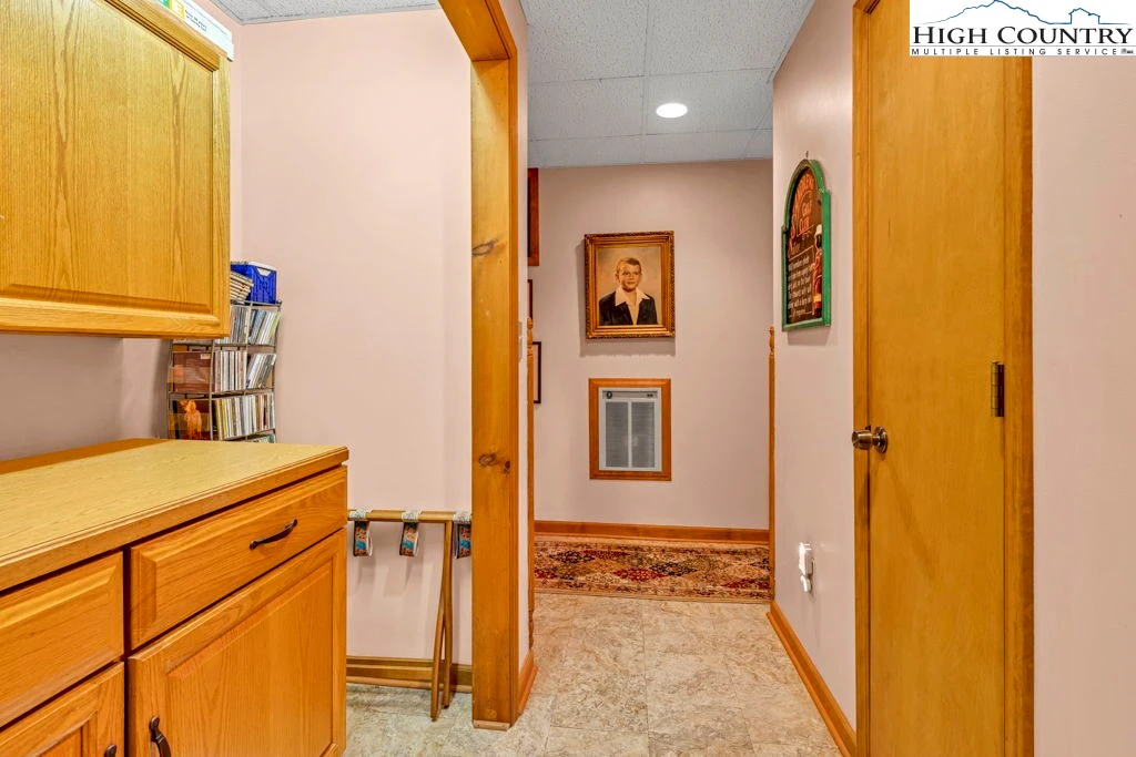 Image number 3 for the current listing