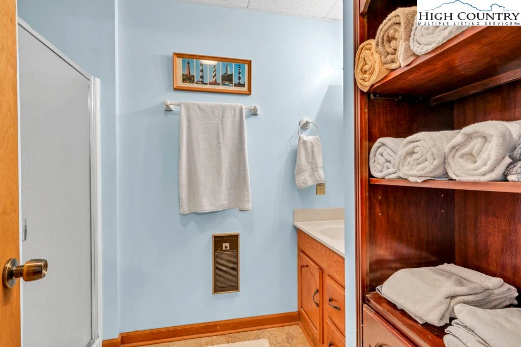 Image number 6 for the current listing