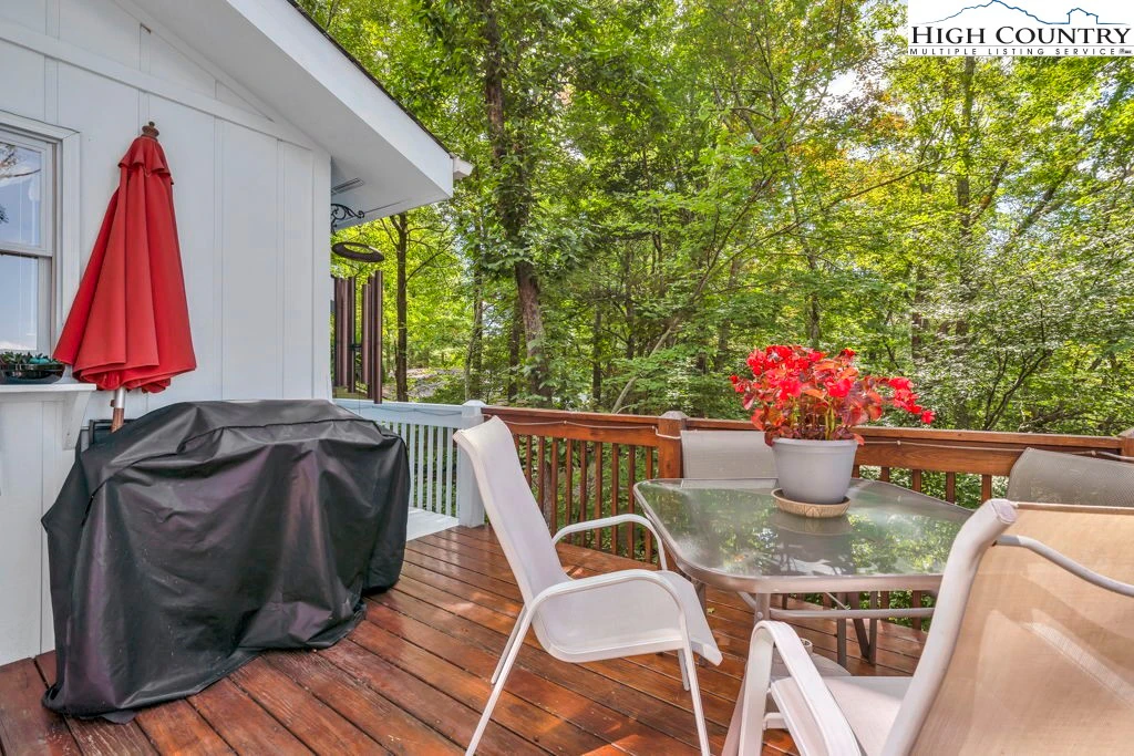 Image number 11 for the current listing