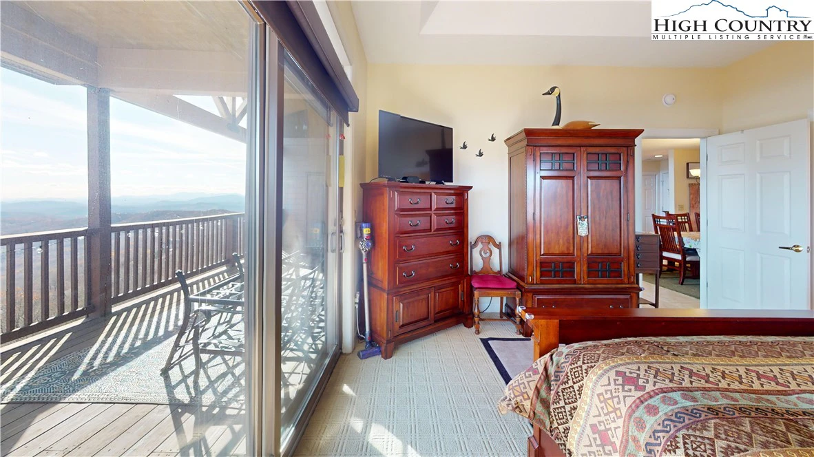 Image number 4 for the current listing