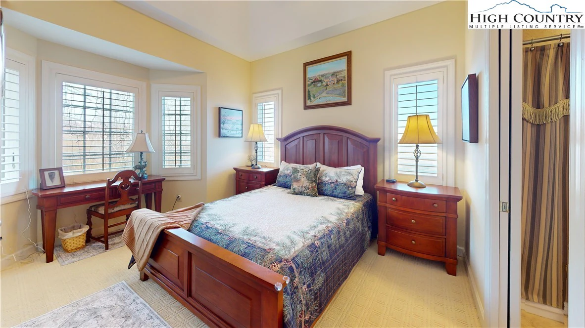 Image number 8 for the current listing