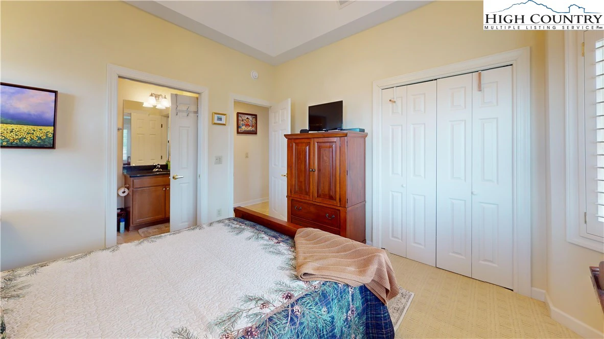 Image number 9 for the current listing